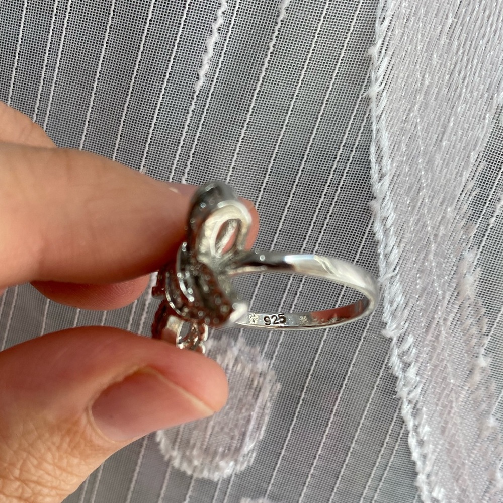 Size 6 Baguette bow shiny zirconia ring - Picture 5 of 5